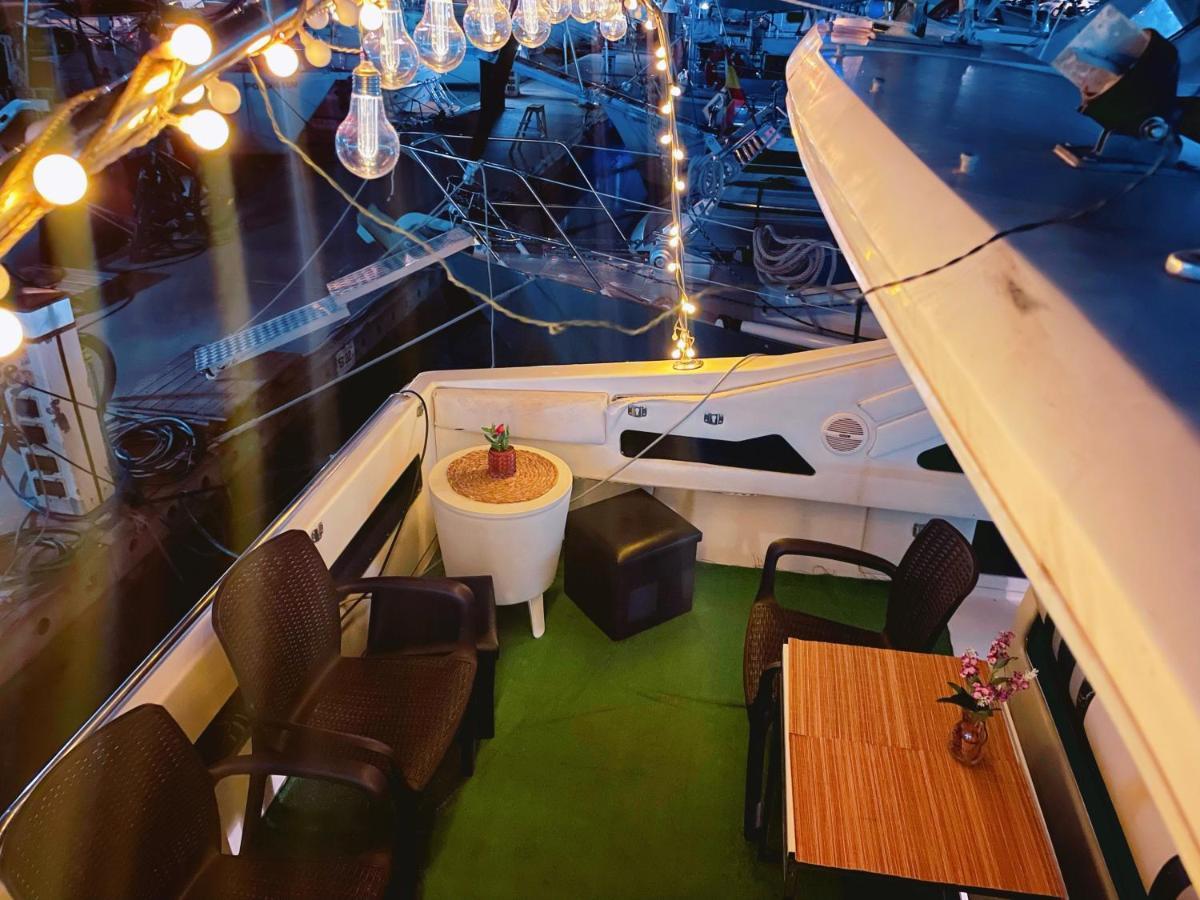 Yacht Hotel Barcelona Сан-Адріа-де-Бесос Екстер'єр фото