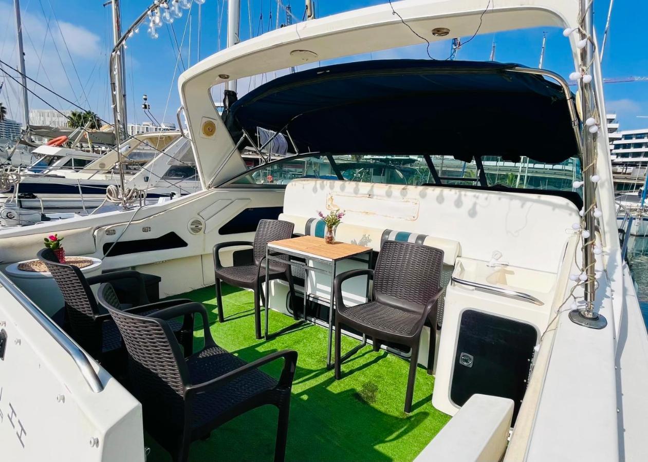 Yacht Hotel Barcelona Сан-Адріа-де-Бесос Екстер'єр фото